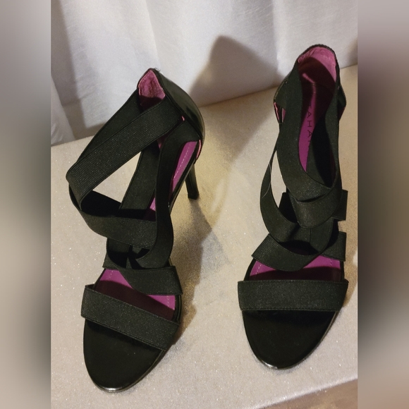TAHARI elastic strap black high heel sandals - Picture 4 of 4
